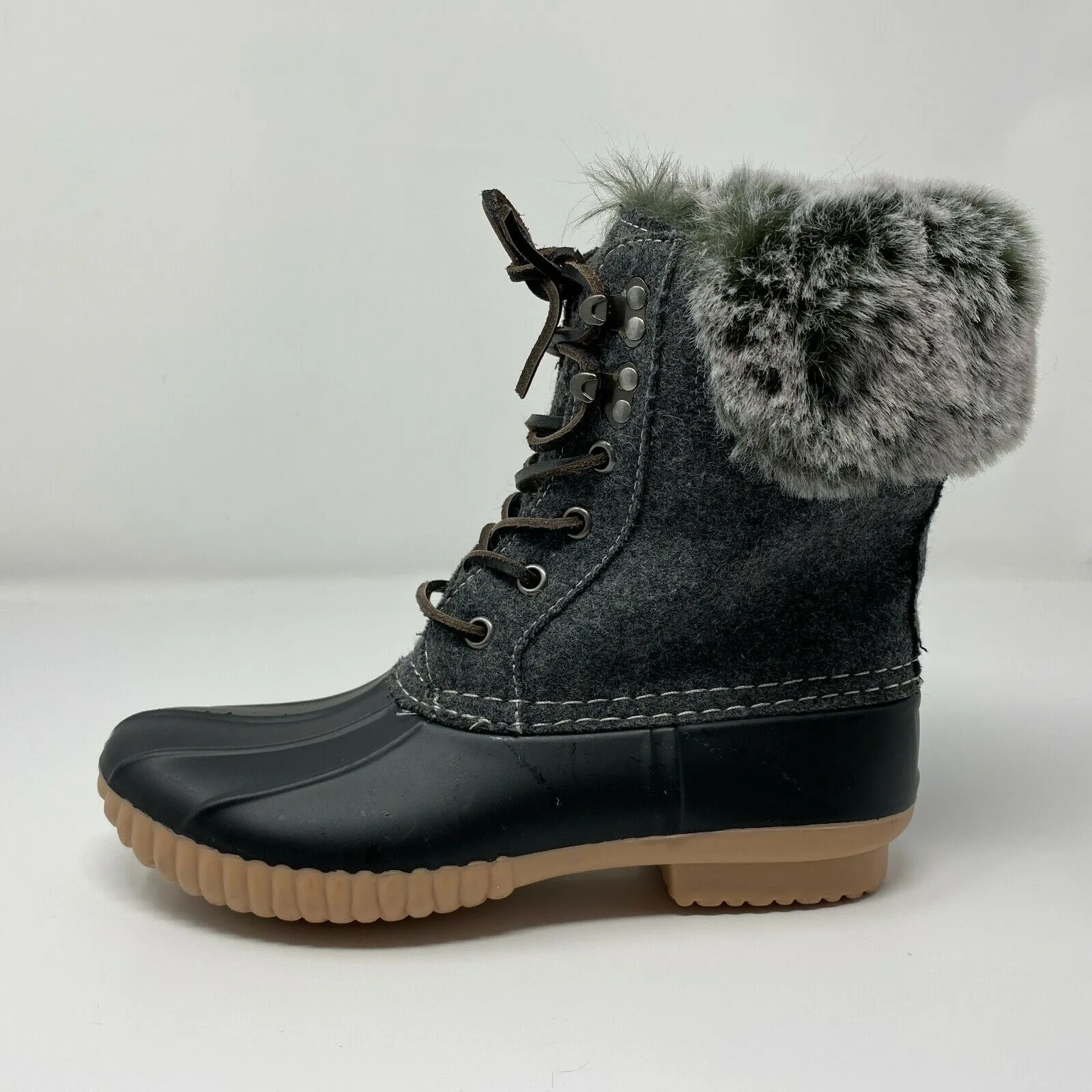 Brand new Report Ursela Black & Grey Lace Up Ultra Soft Faux Fur Duck Boots Women's Size 5.5! Would Fit Youth Size 3.5! Retails $93 