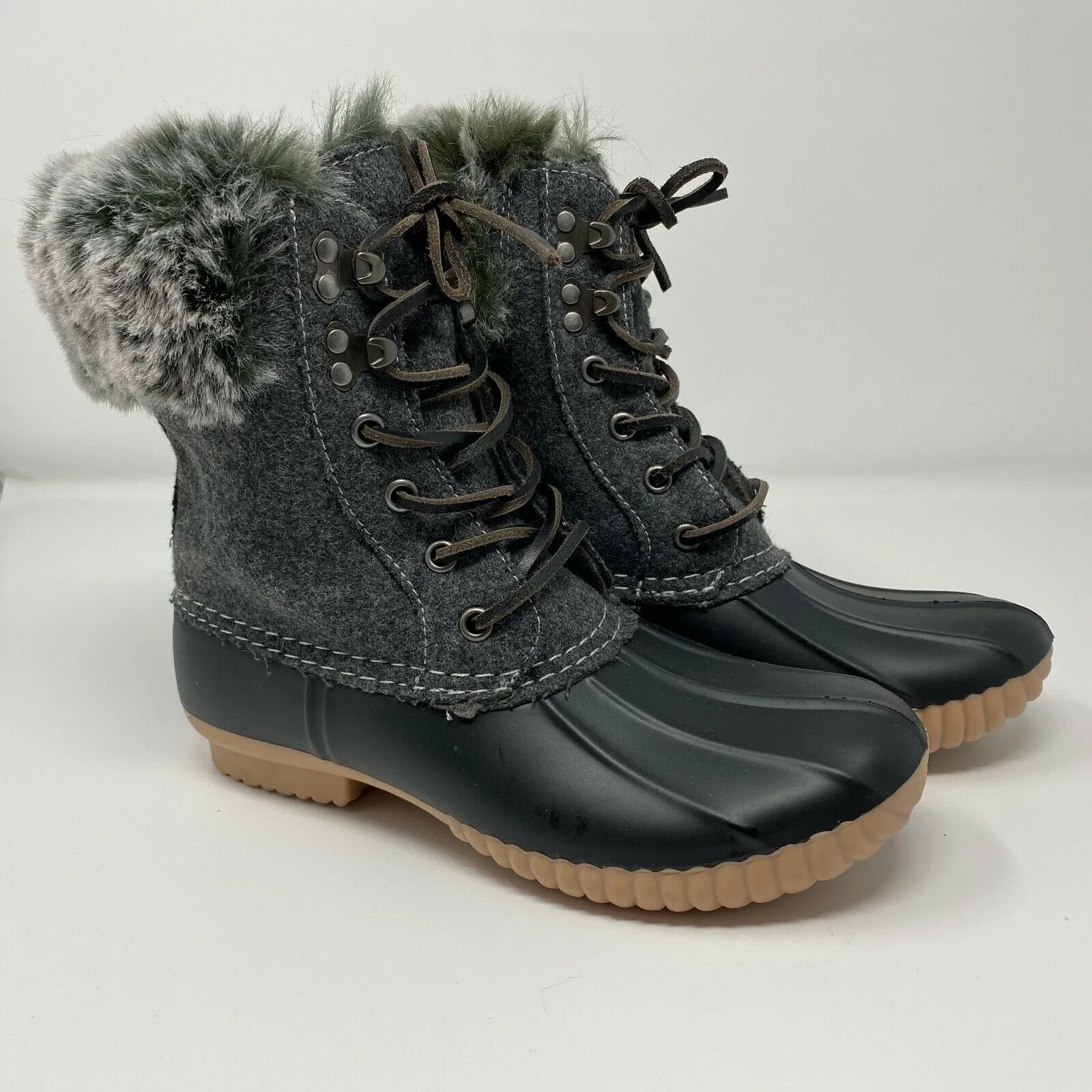 Brand new Report Ursela Black & Grey Lace Up Ultra Soft Faux Fur Duck Boots Women's Size 5.5! Would Fit Youth Size 3.5! Retails $93 