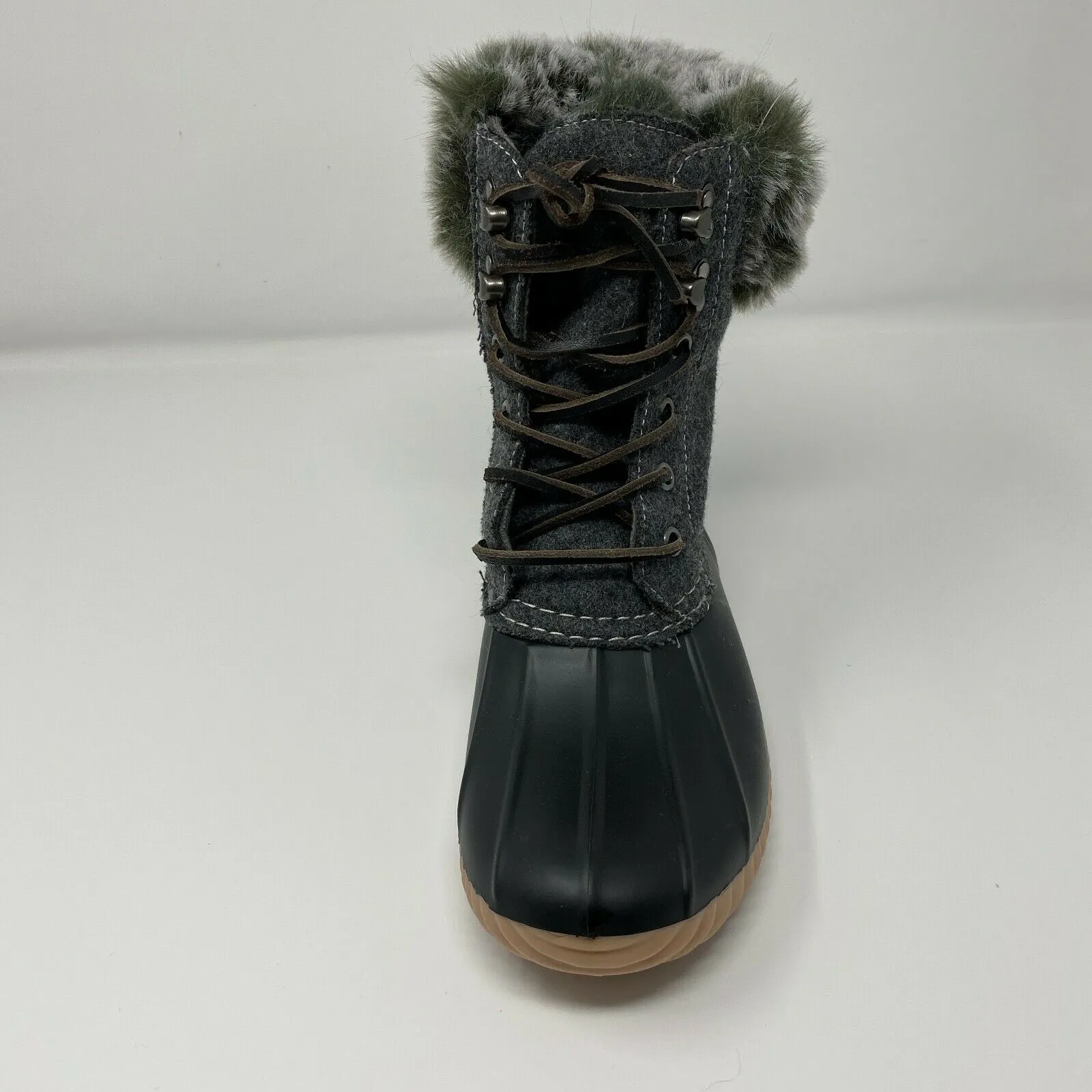 Brand new Report Ursela Black & Grey Lace Up Ultra Soft Faux Fur Duck Boots Women's Size 5.5! Would Fit Youth Size 3.5! Retails $93 