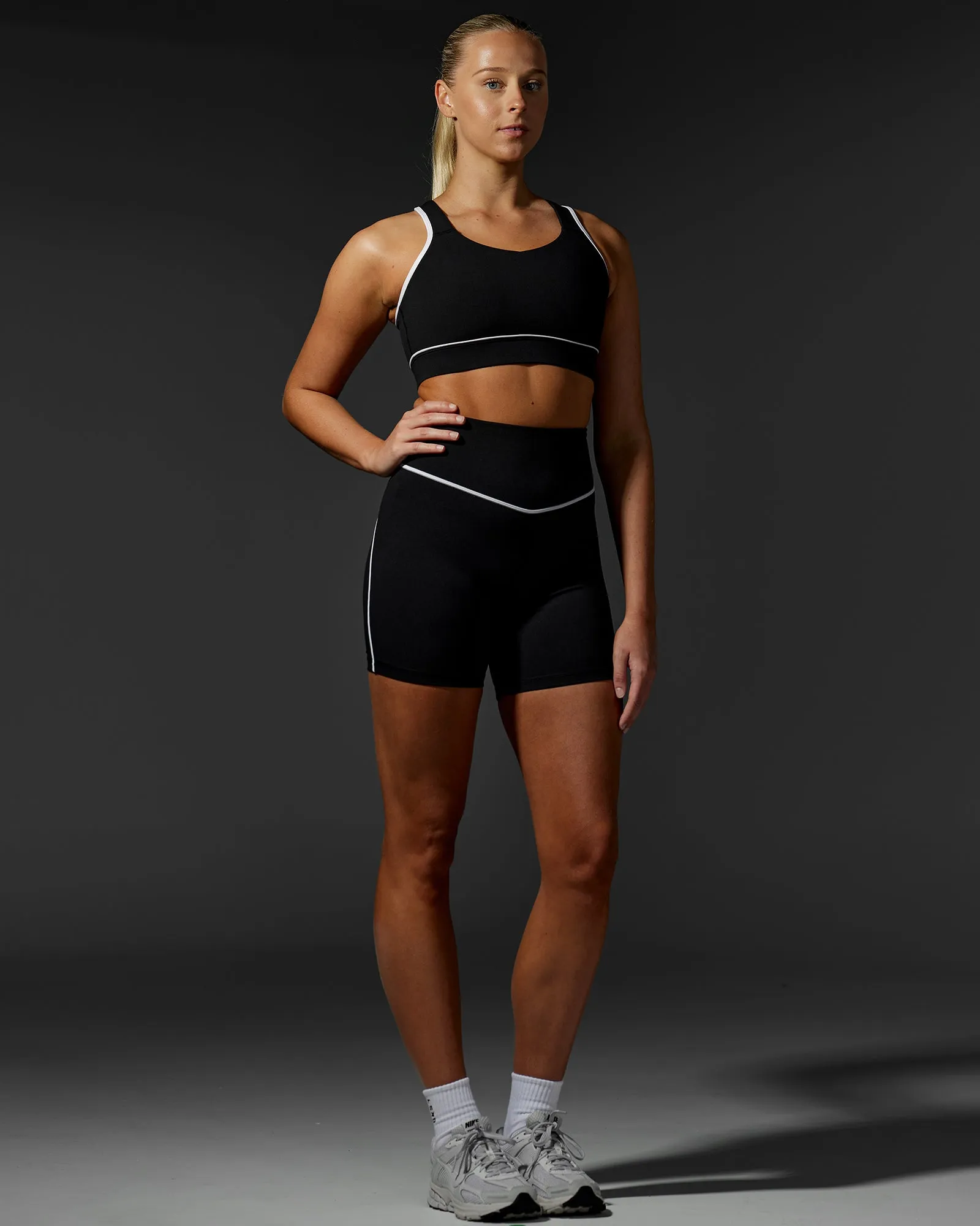 Contrast Mid Length Short Tights - Black-White
