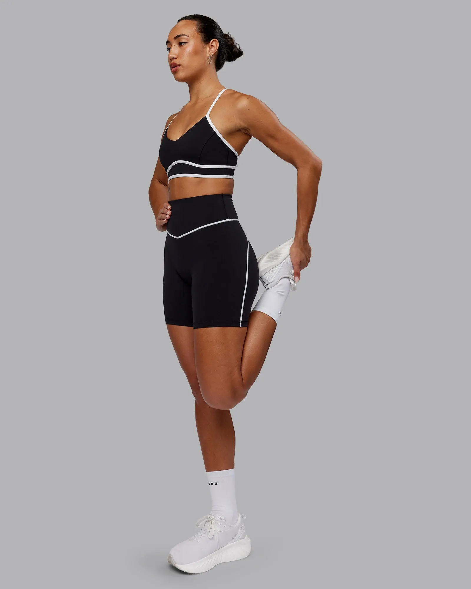 Contrast Mid Length Short Tights - Black-White
