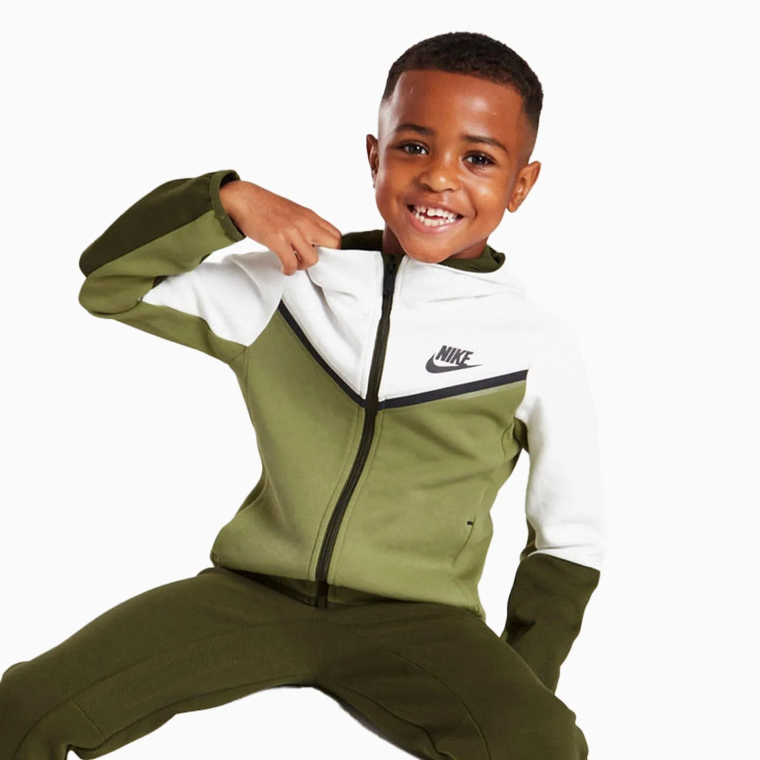 Kid's Sportswear Tech Fleece Outfit