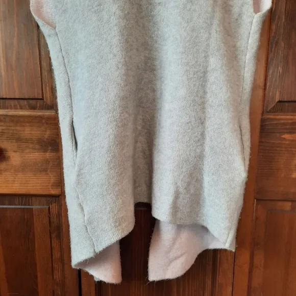 Lole Freddie Riverstone Two Tone gray blush pink wool blend sleeveless cardigan