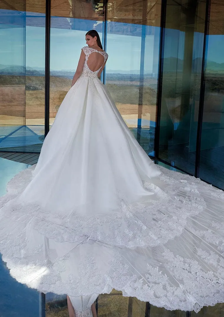 Pronovias Privee: Vivianite