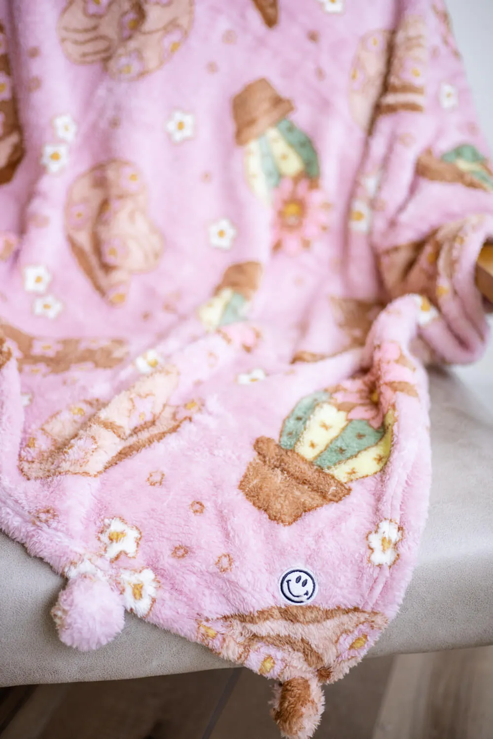 Simply Southern Sherpa Pom Pom Throw Blanket in Western Print | PP-0224-BLNKT-SHERPA-WSTRN