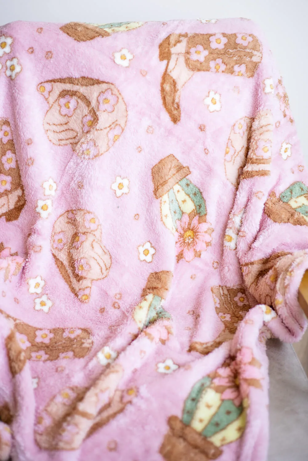 Simply Southern Sherpa Pom Pom Throw Blanket in Western Print | PP-0224-BLNKT-SHERPA-WSTRN
