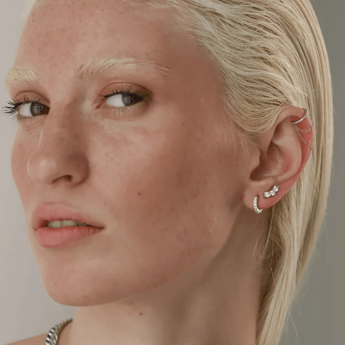 TRIPLET SOLITAIRE EAR STUD