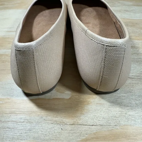 Vionic Orinda Square Toe Flats Women’s Size 9